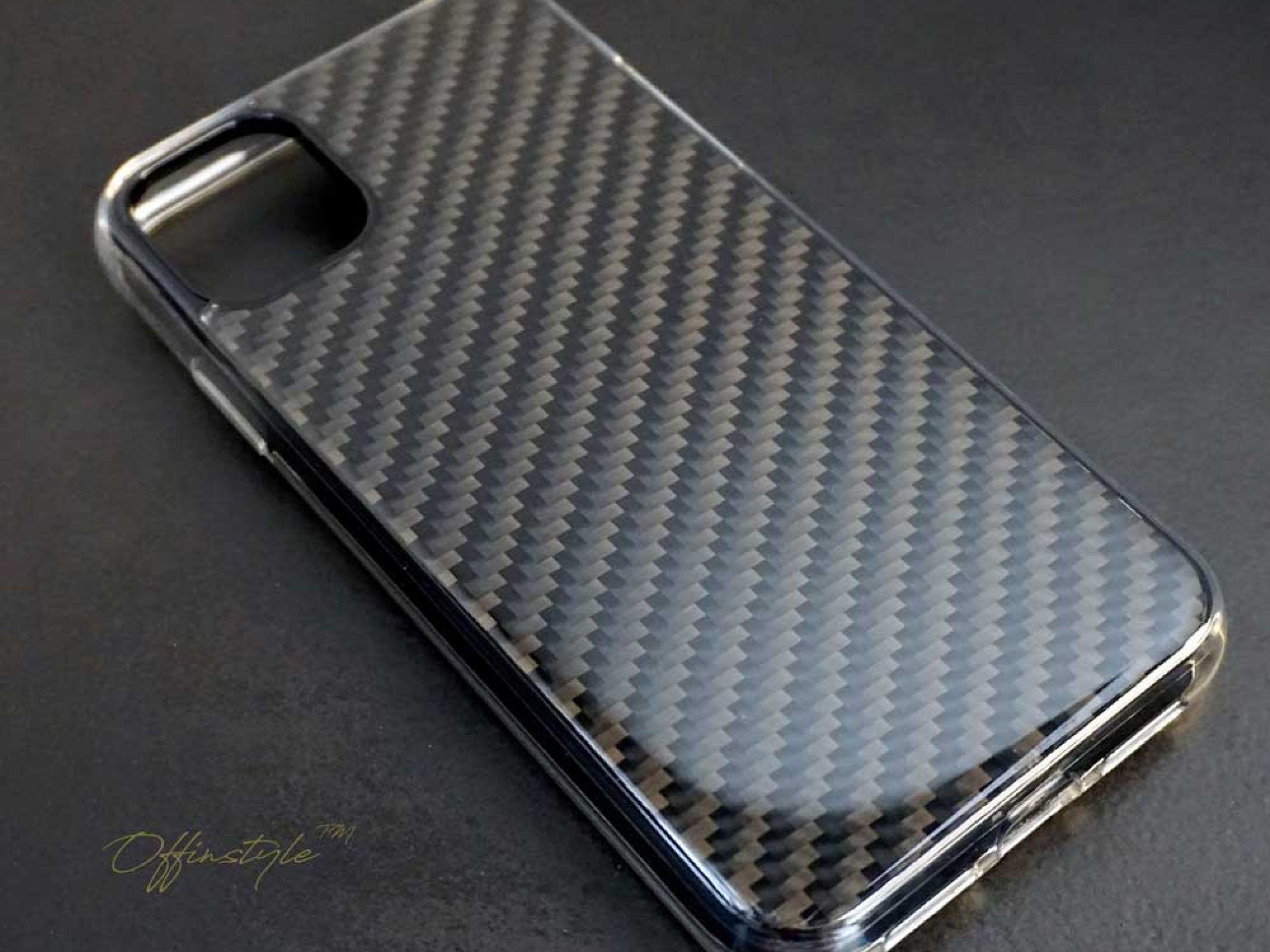 Sleek-luxury-iphone-11-black-carbon-fiber-iphone-case-offinstyle-toronto-canada